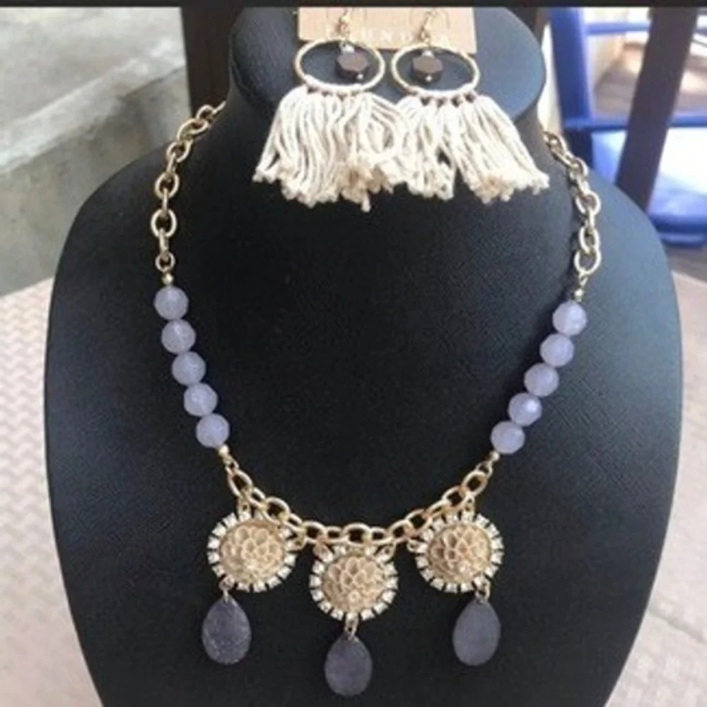 Plunder Design Jewelry Set Gold Tone‎ Lavender Bead Necklace Tassel Earrings